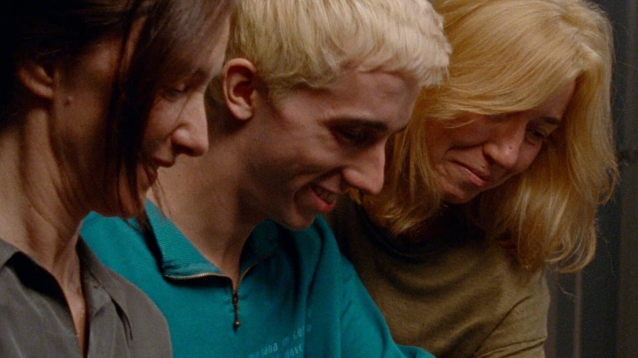 'Sobre todo de noche': El magistral neo-noir de Víctor Iriarte que redefine el drama de los bebés robados