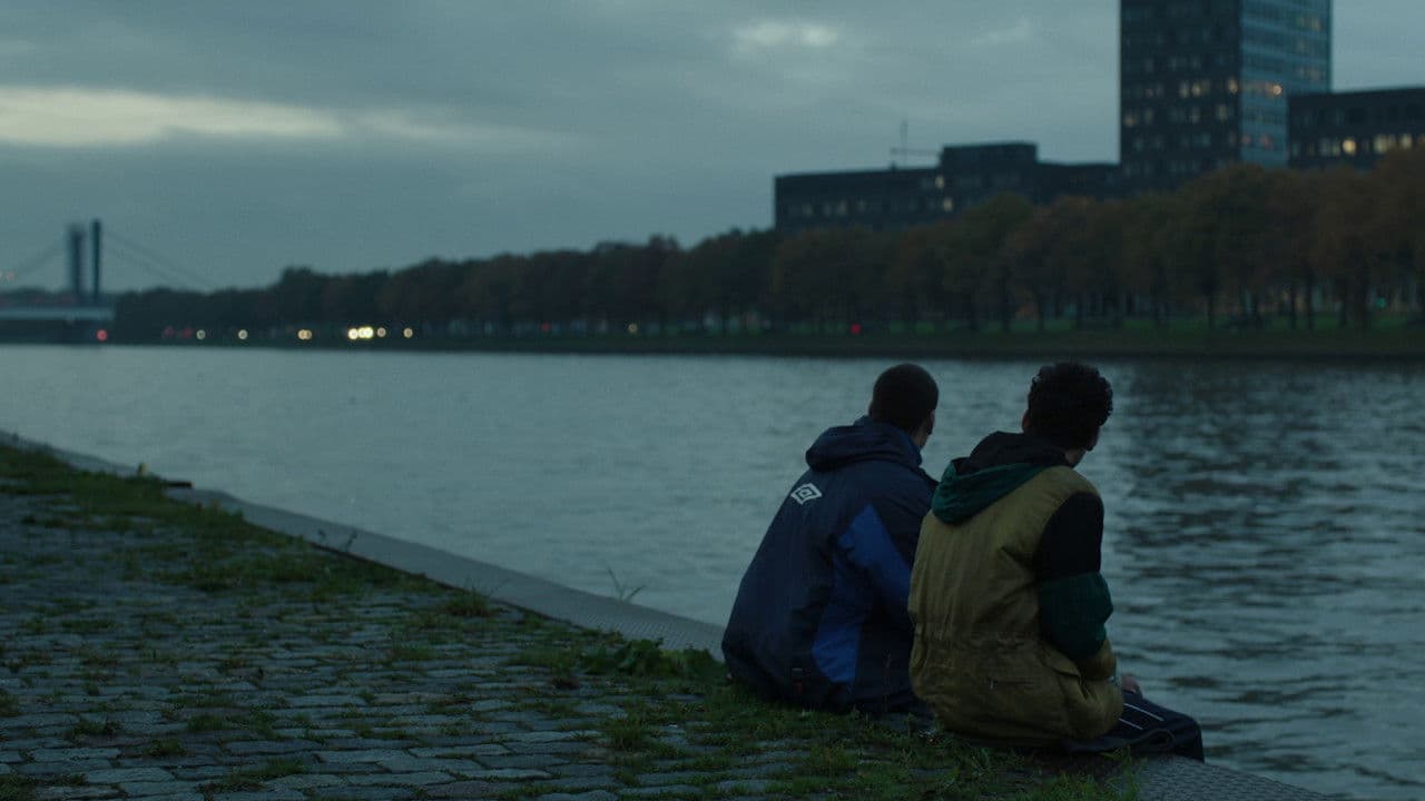 Muy lejos (2025): Mario Casas sorprende en un desgarrador drama sobre la ansiedad y el desarraigo