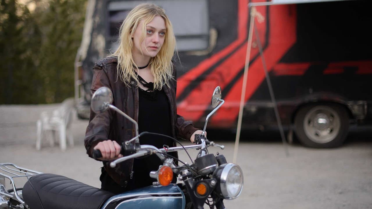 'Viena and the Fantomes': La joya punk oculta con el reparto de estrellas más fascinante del cine independiente