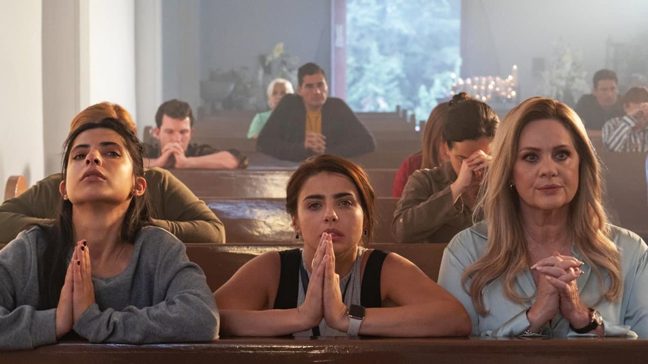 Mamá reinventada: Erika Buenfil y Michelle Renaud deslumbran en la nueva comedia emotiva de ViX
