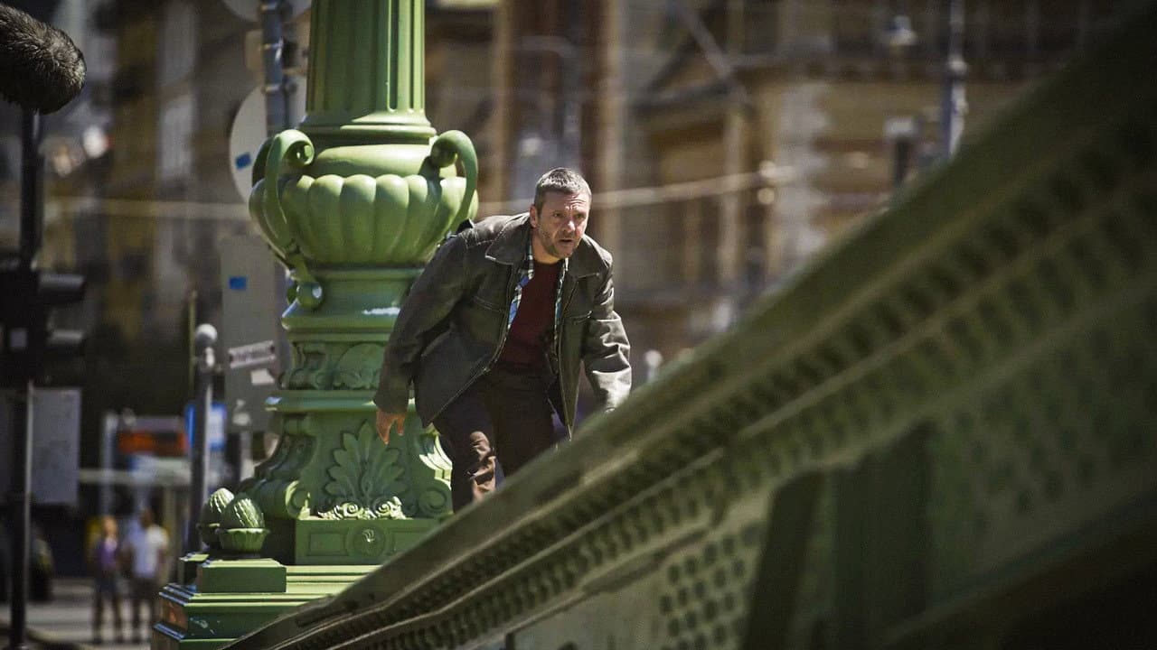 Rescate a cualquier costo (2023): El thriller húngaro que redefine el vértigo urbano y los lazos rotos